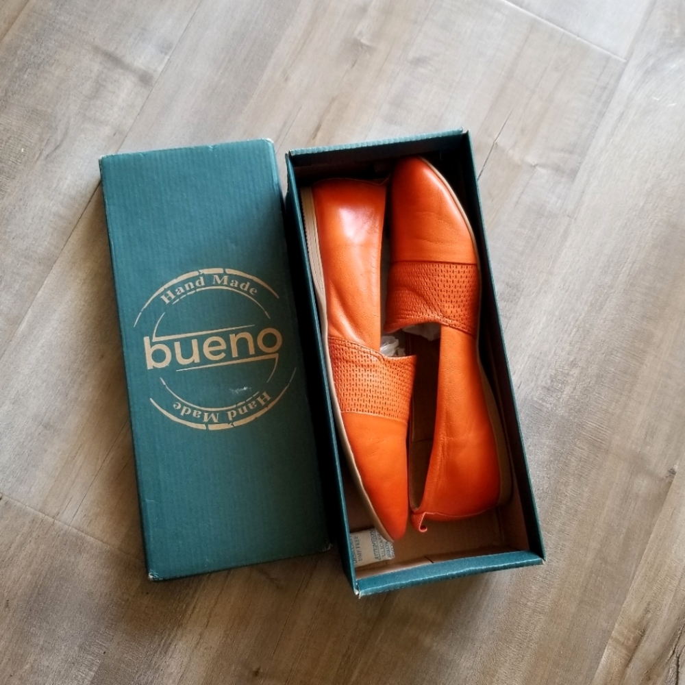 Bueno slip-on flats